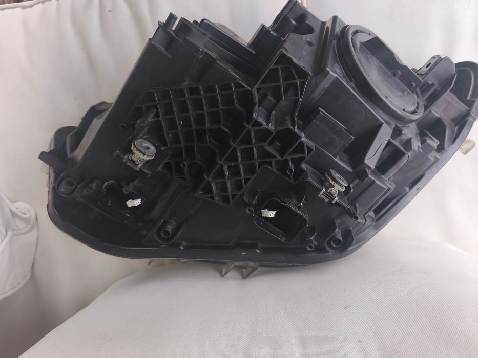 Farol direito bi-xenon BMW F20