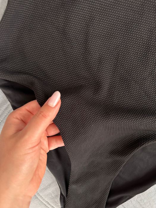 Дуже гарний суцільний купальник Reserved розмір 40