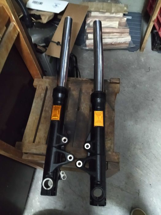 Suspensão Moto BMW Nine T e Kawasaki GT 550Z e outras peças