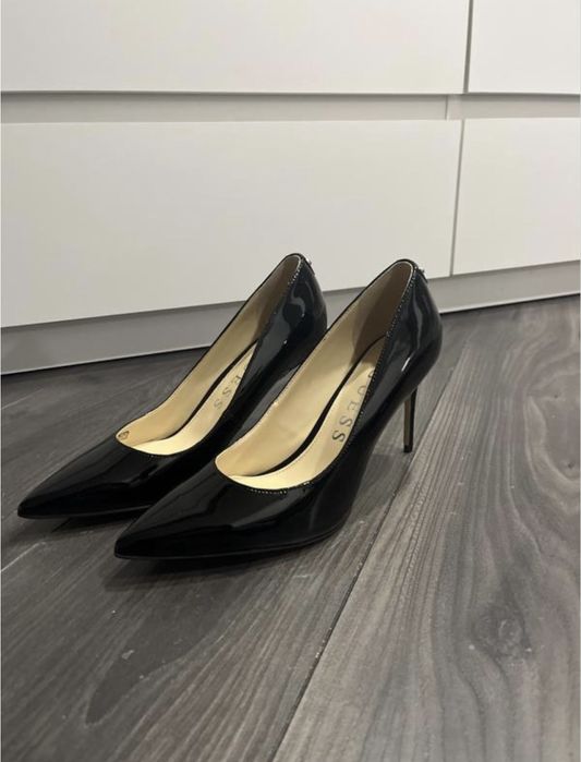 Лакові туфлі guess