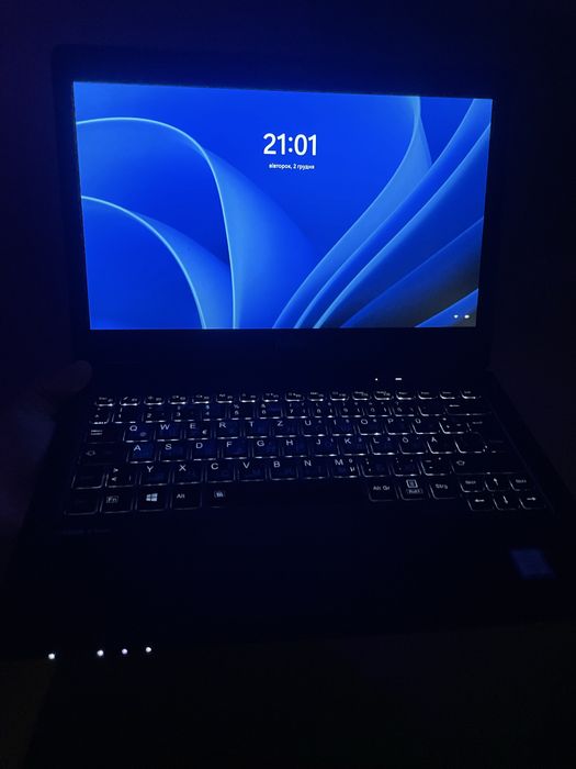 Fujitsu U727 — компактний ноутбук