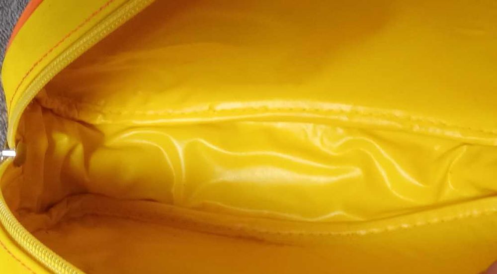 Nowa kosmetyczka żółta z lat 90 tych