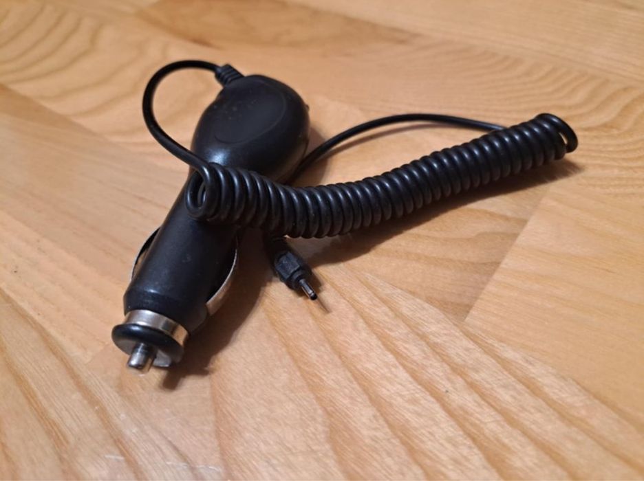 Samochodowa ładowarka do Nokii z cienkim i grubym bolcem