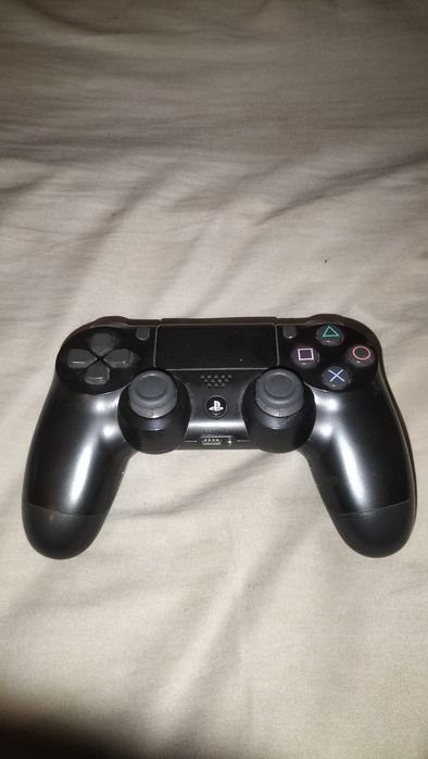 Ps4 slim 1TB com comandos e jogos