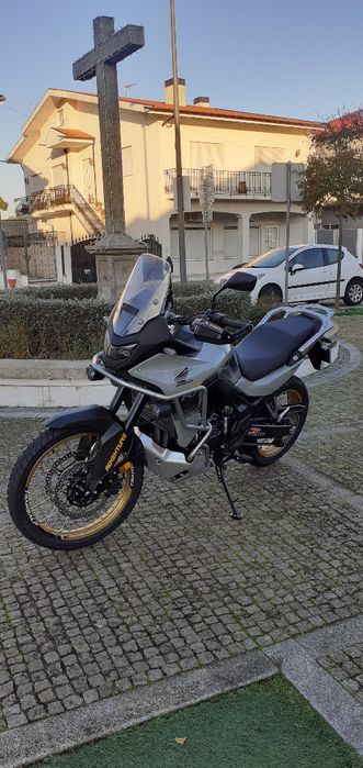 Honda transalp 750 xl igual a nova.