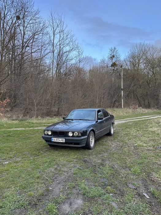 Автомобіль Бмв е34