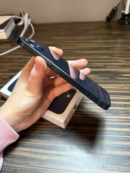 iPhone 13 128 GB granatowy – bardzo dobry stan