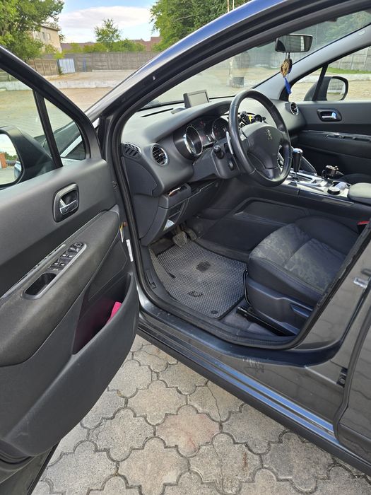 Peugeot 3008 1,6 hdi робот 2011р.