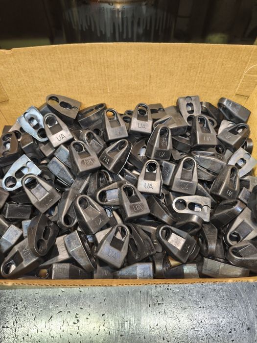 Комплект АКС -тромікс, буфер віддачі, захисний ковпачок і тильник.