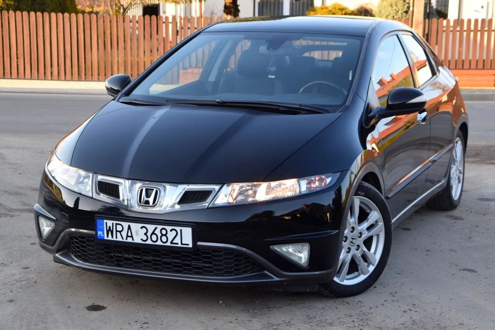 Honda Civic 1.8B 140KM  Klimatronik~ Parktronik~ Grzane fotele~ Salon Polska