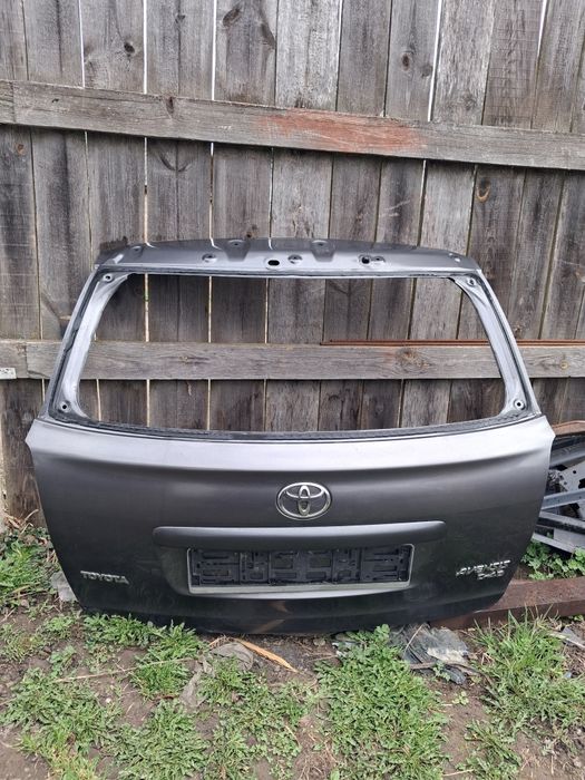 Продам задню ляду Тойота авенсіс Т25 універсал