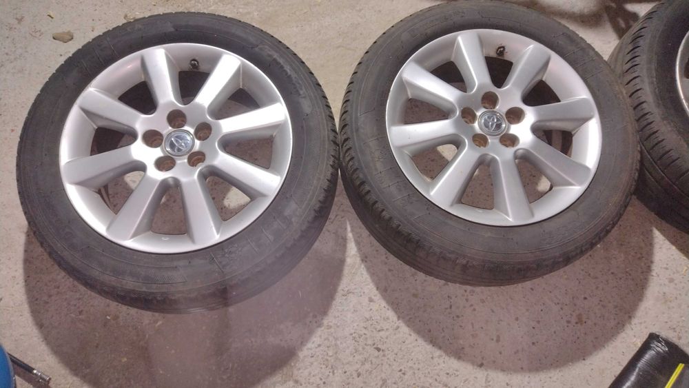 Koła z oponami letnimi z Toyota Avensis T25