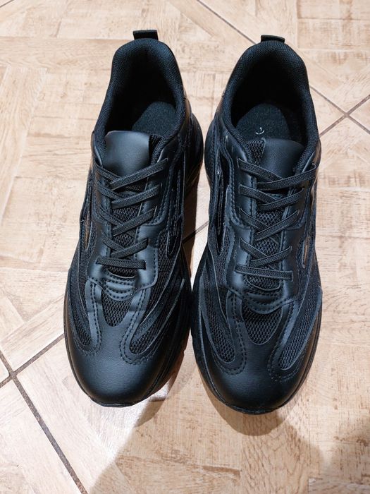 Czarne adidasy Graceland