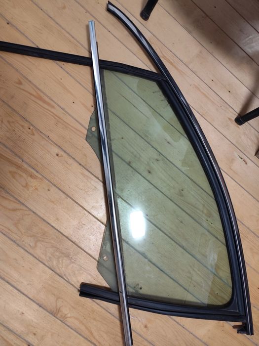 Запчастини з передньої дверки (ліва) Skoda Octavia A7. комплект