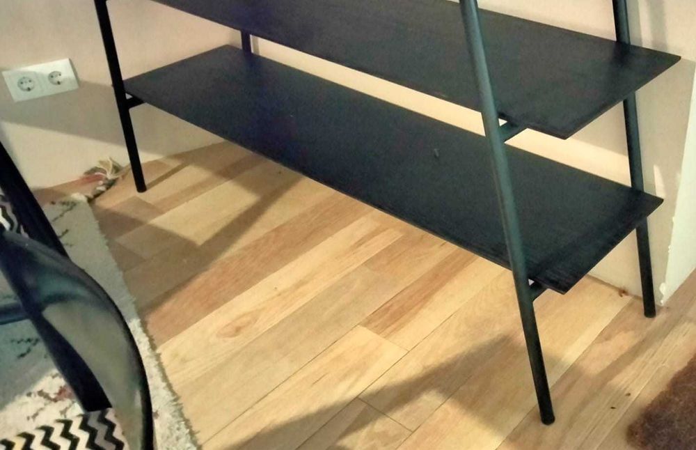 Móvel de prateleiras em madeira preta. Novo.