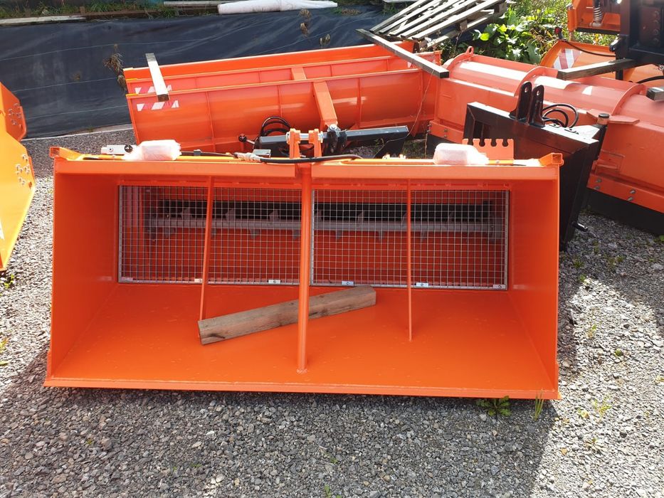 Solidna posypywarka do soli piachu piaskarka solarka samozaładowcza