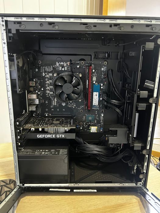 Computador torre gaming + secretária + acessórios