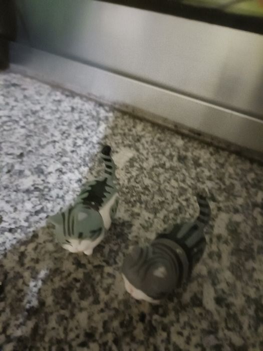 2 bonecos decoração gatos cor cinzento e branco ( Portes gratis )