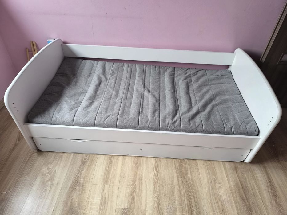 Białe Łóżko w bardzo dobrym stanie90/160