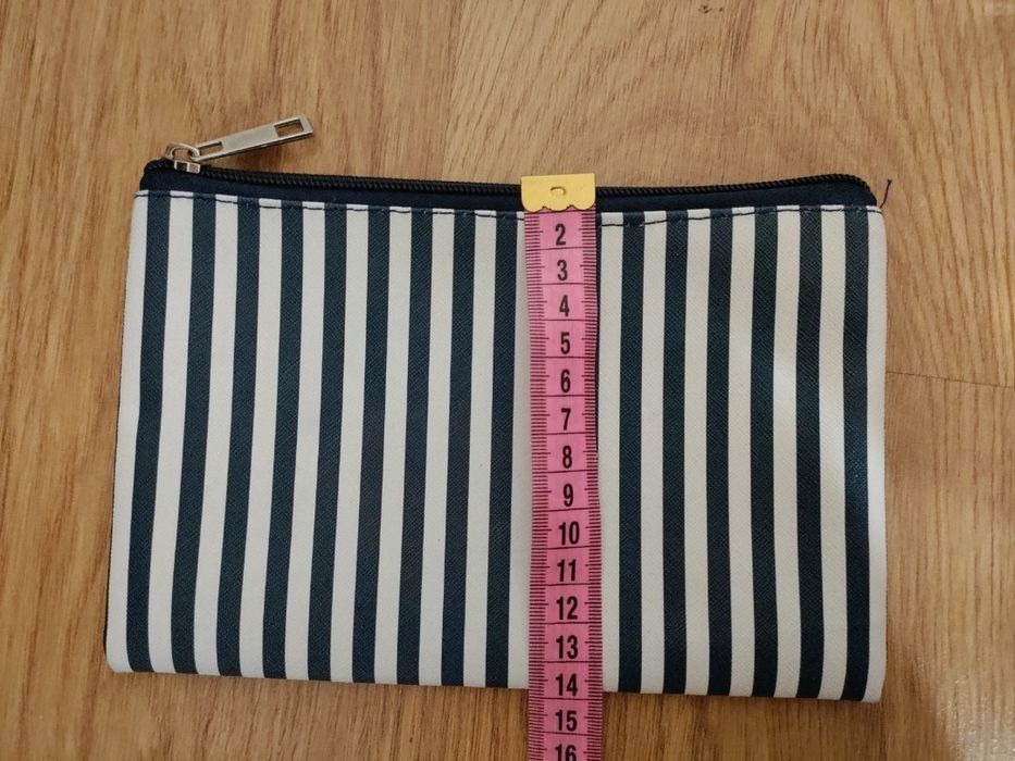 Kosmetyczka w paski