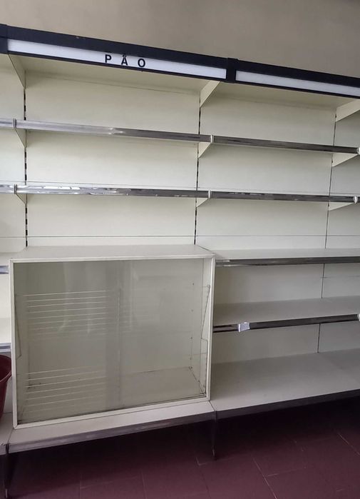 Estantes metálicas- mini mercado