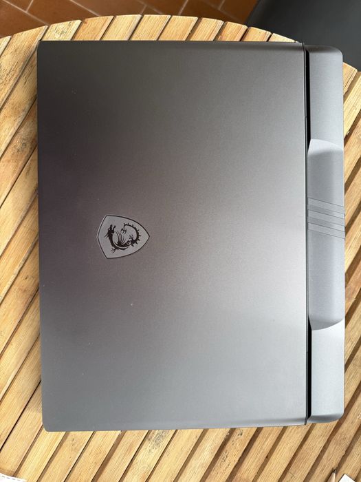 Laptop msi VECTOR16 hx ai