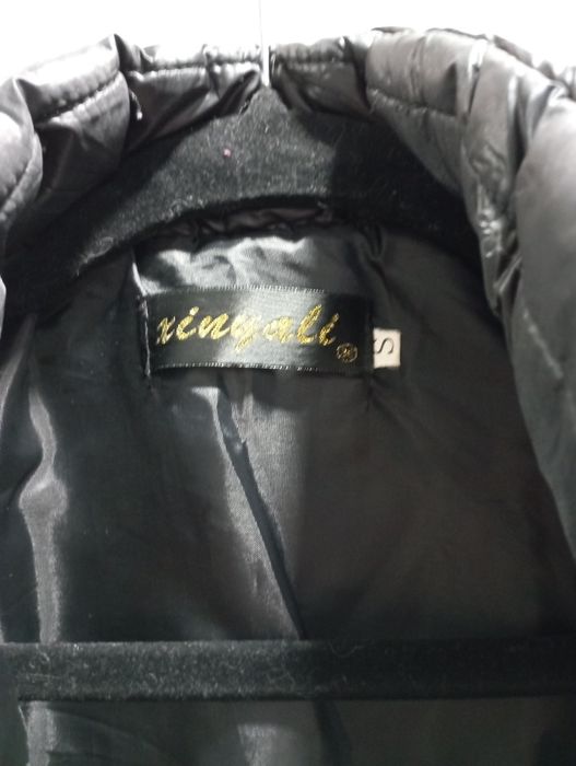 Чорна куртка весна