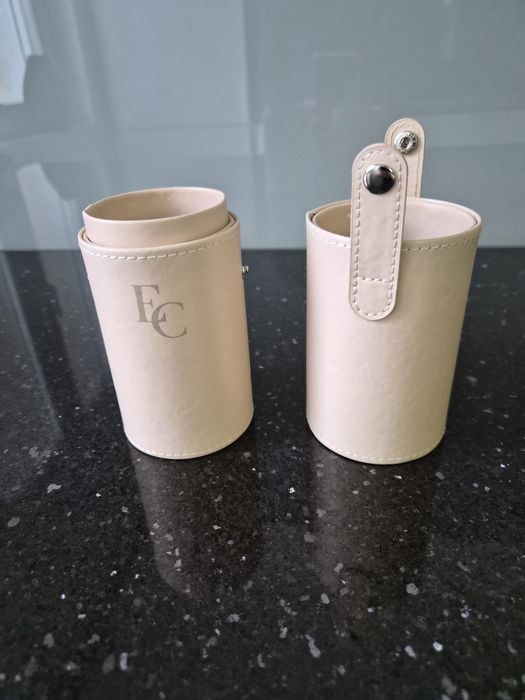 Tuba do przechowywania pędzli Eveline .