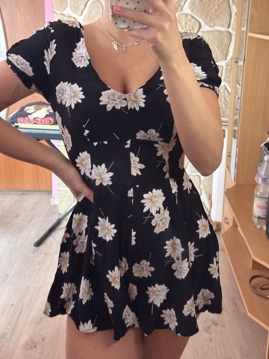 Czarny kombinezon w kwiaty New look 38 M