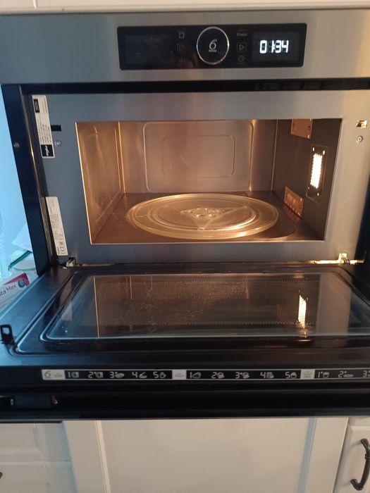 Mikrofala do zabudowy Whirlpool