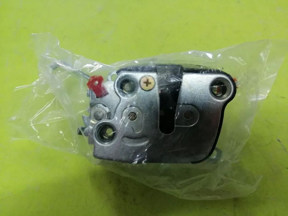 Fechadura da porta direita Toyota Hilux LN56