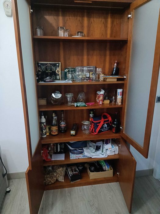 Móvel de madeira maciça