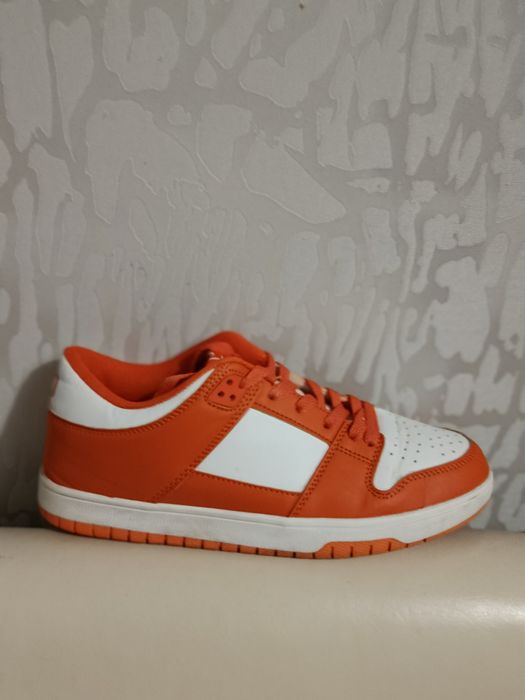 Жіночі кросівки 40 розміру