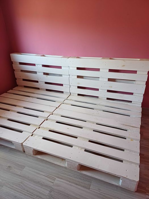 Palety białe do ogrodu