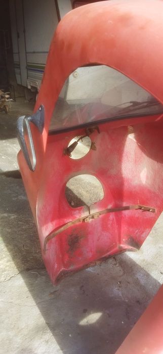 Estrutura em fibra para triciclo motorizado em muito bom estado