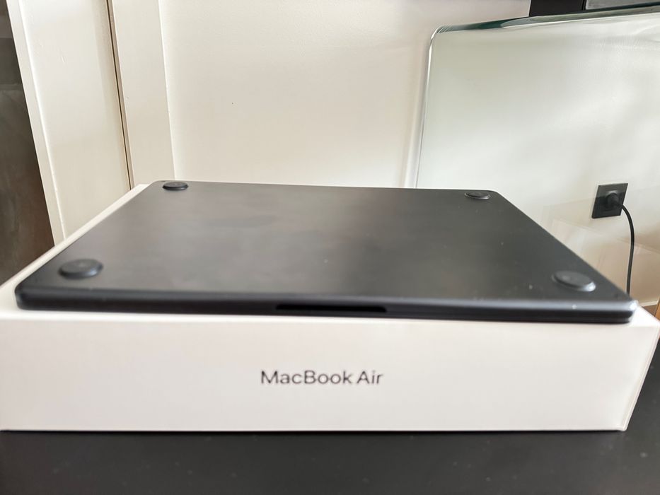 Portátil MacBook Air 13,6” M2 (2023) – Caixa + Acessórios Novos