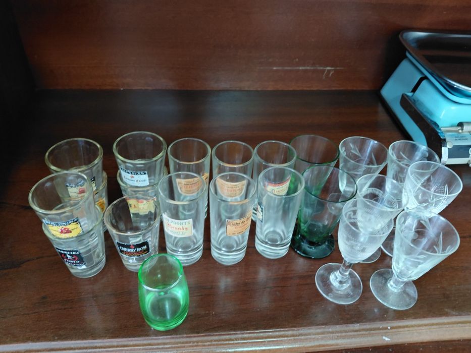 Conjunto de 22 copos de licor/bebida