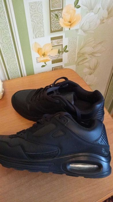 Мужские  кожаные кроссовки