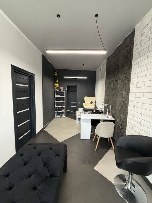 Продаж салону краси у Мостиськах