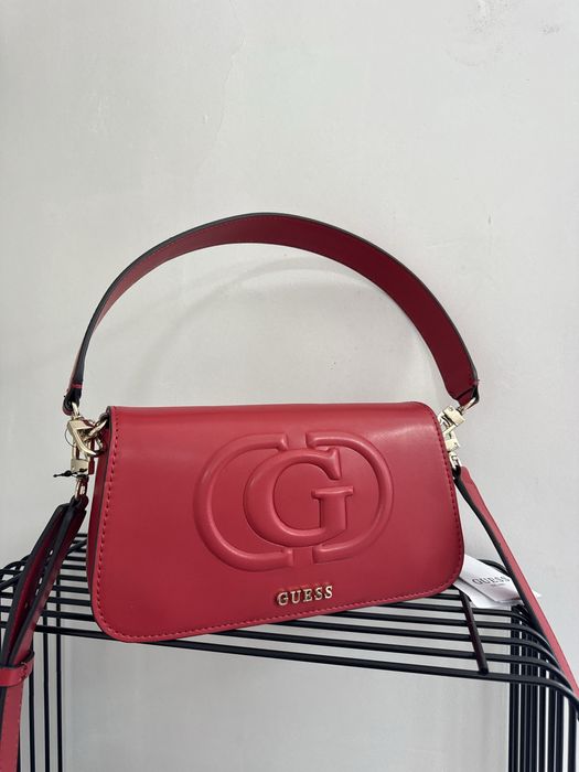 Piękna Czerwona Torebka Damska Guess na Pasku Regulowana Elegancka