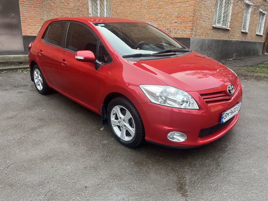 Toyota Auris 2012 (автомат)