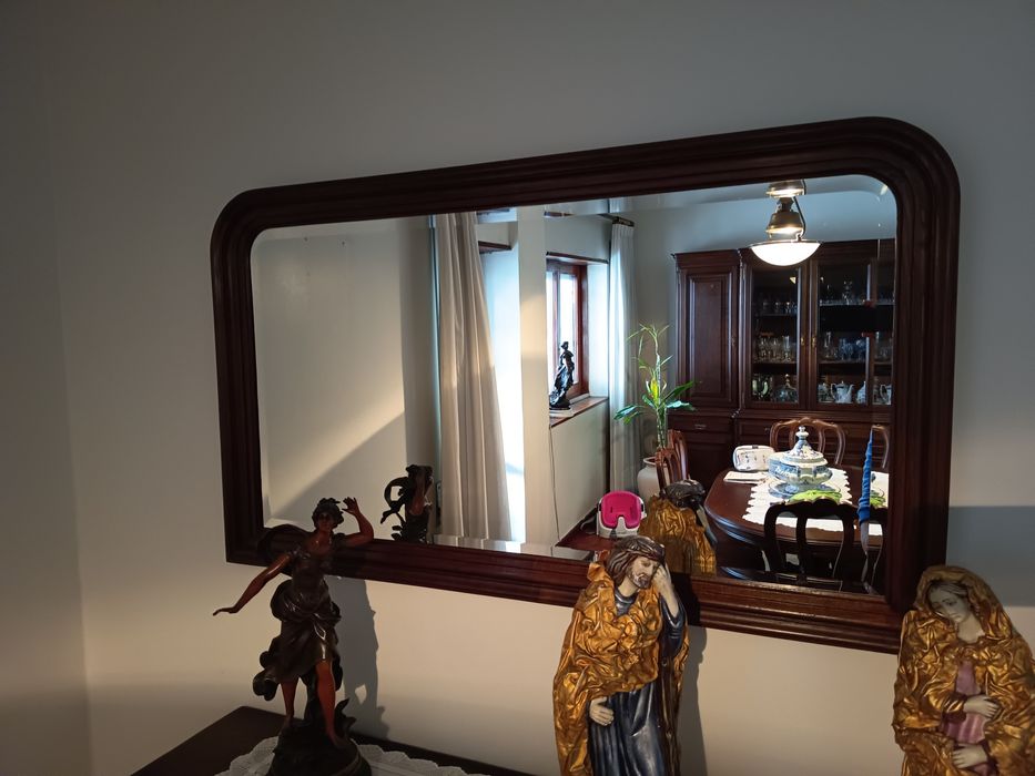 Aparador de sala e espelho