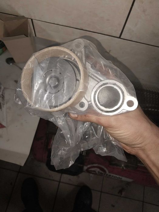 Помпа Киа Сид 1.6