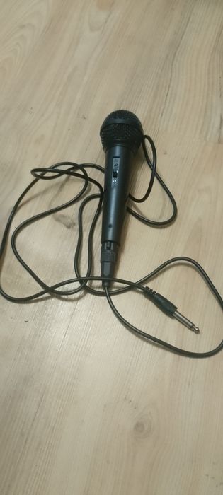 Mikrofon dynamiczny z przełacznikiem suwakowym i i wtykiem Jack