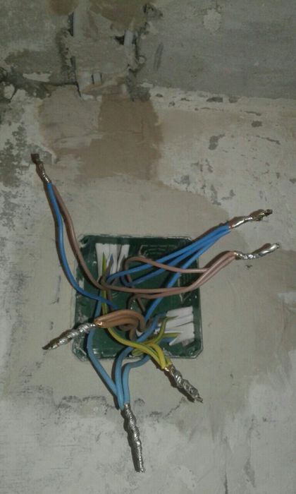 УСЛУГИ ЭЛЕКТРИКА! Замена (установка) розеток выключателей автоматов!