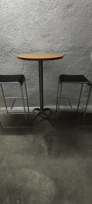 Mesa Alta + 2 Bancos