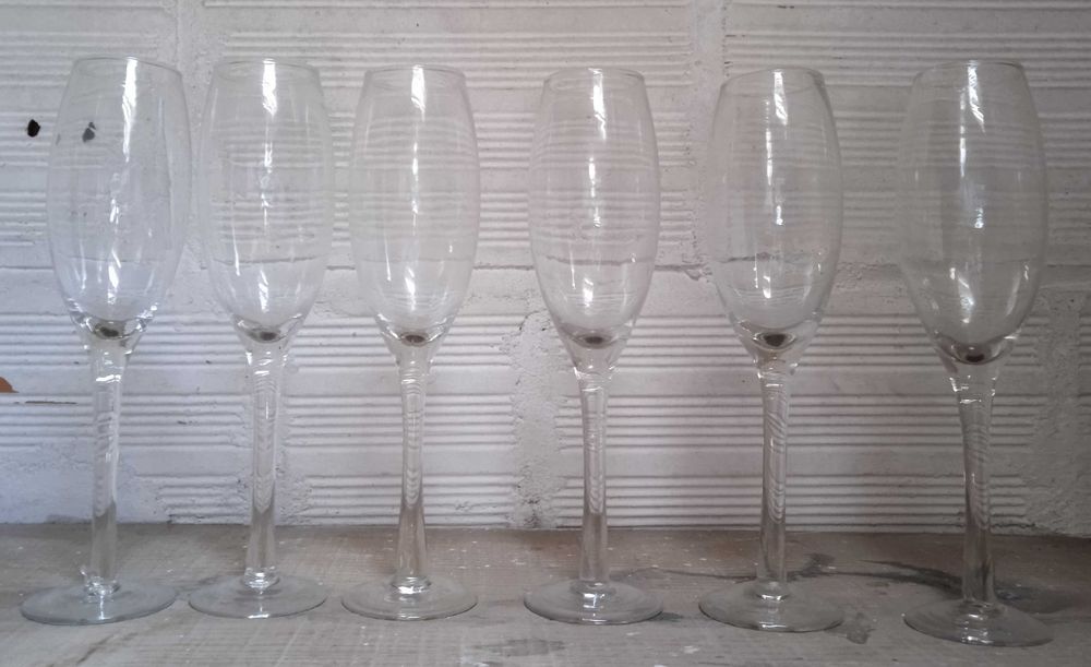 Copos de pé de vidro