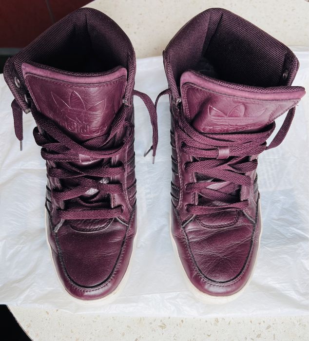 Продам кроссовки Adidas оригинальные.