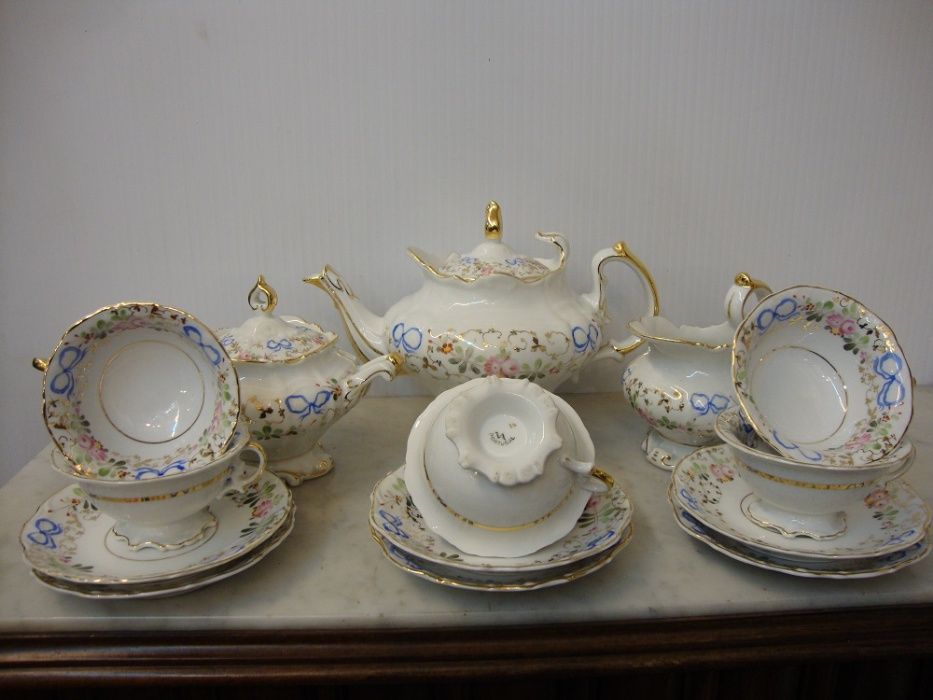 Serviço de chá, em porcelana da Vista Alegre