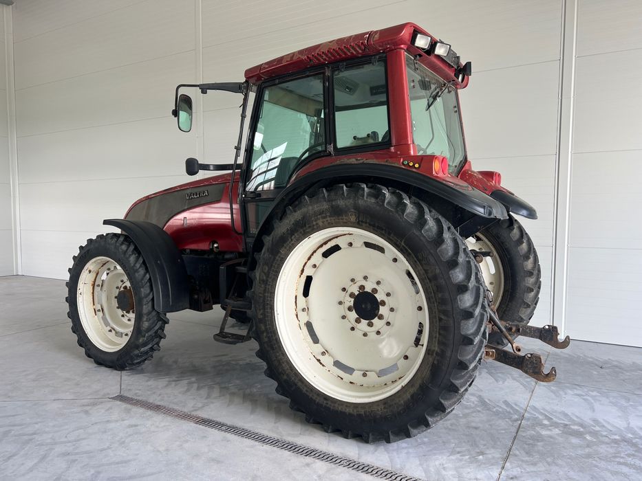 Valtra T120 do opryskiwacza, wąskie koła do międzyrzędzi